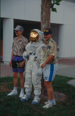 Sam und Herbert mit Astronaut